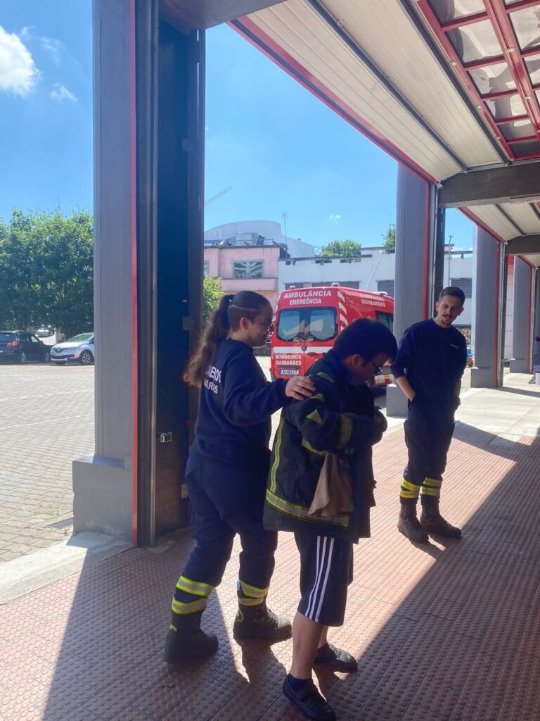 Visita aos Bombeiros de Guimarães 3 IMG 20250626 WA0013