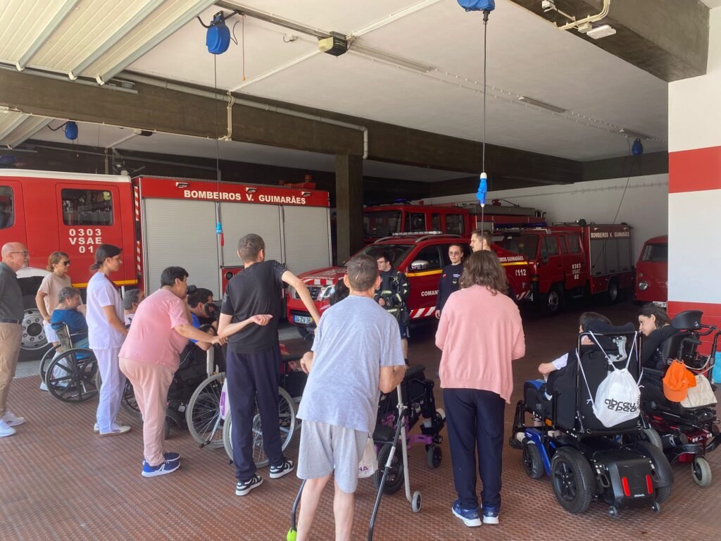 Visita aos Bombeiros de Guimarães 8 IMG 20250626 WA0019